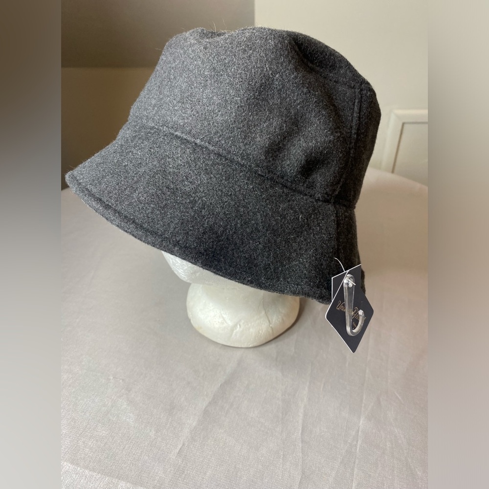 Universal Thread poly cotton bucket hat. New with Tags!